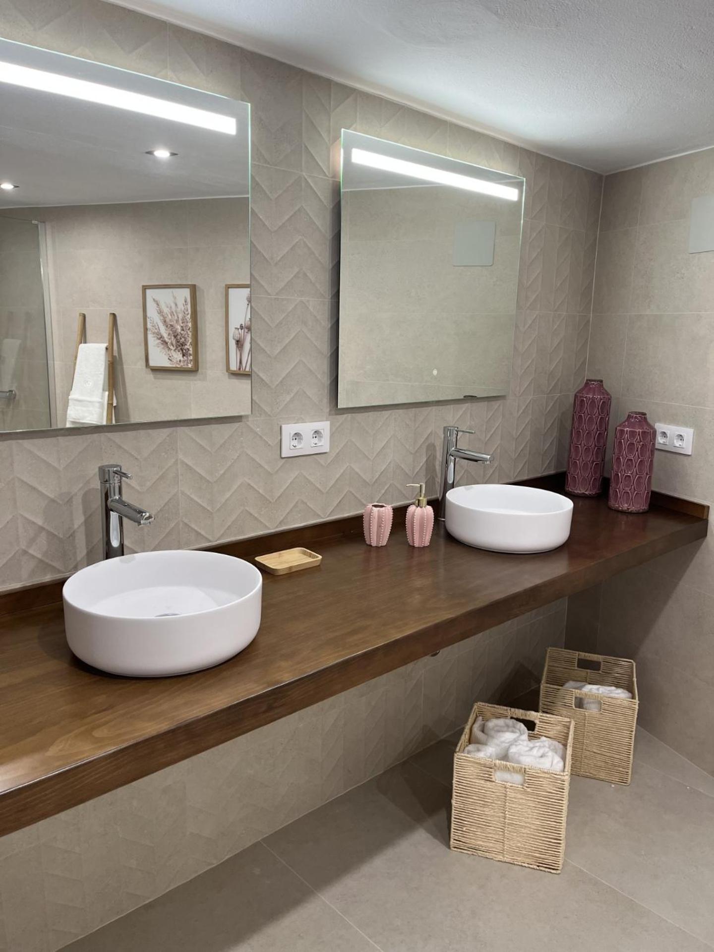 Apartamentos San Miguel เฮเรส เด ลอส คาบาลเญรอส ภายนอก รูปภาพ